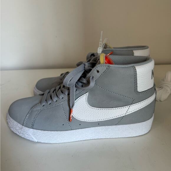 Nike SB Blazer Mid Wolf Grey Men 6 Women 7 - Picture 10 of 11